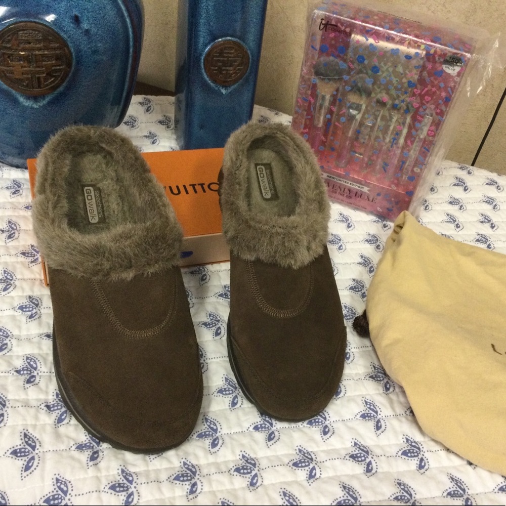 Skechers size 9 Original Go Walk Slip Ons.  Super soft and comfortable.